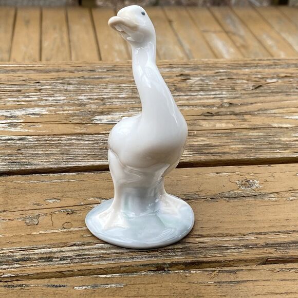 LLADRO Retired #4552 Little Duck Glossy 4 3/4" NO BOX - Picture 2 of 6